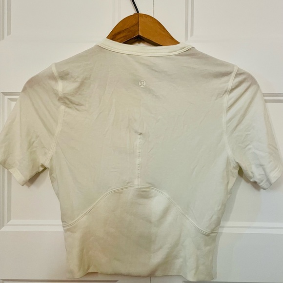 Lululemon cropped top white size 6. Never worn in excellent condition. - Picture 2 of 4